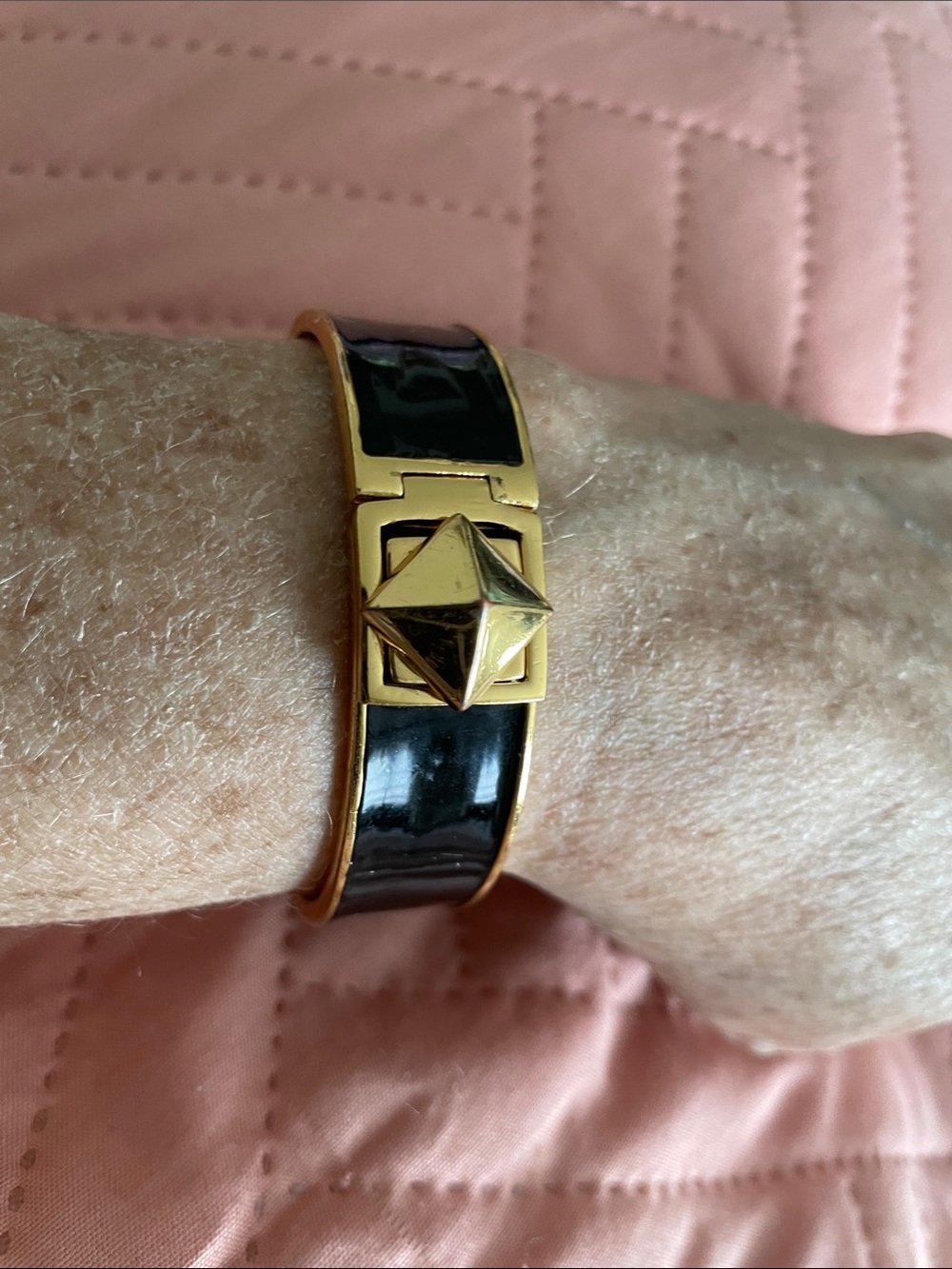 kate spade Gold-Tone Black Enamel Pyramid Clasp Bangle EUC - Picture 6 of 6